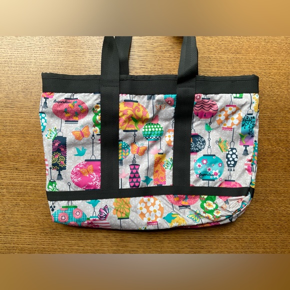 LESPORTSAC Small White and Patterned Duffle/Weekender Bag - Picture 3 of 8